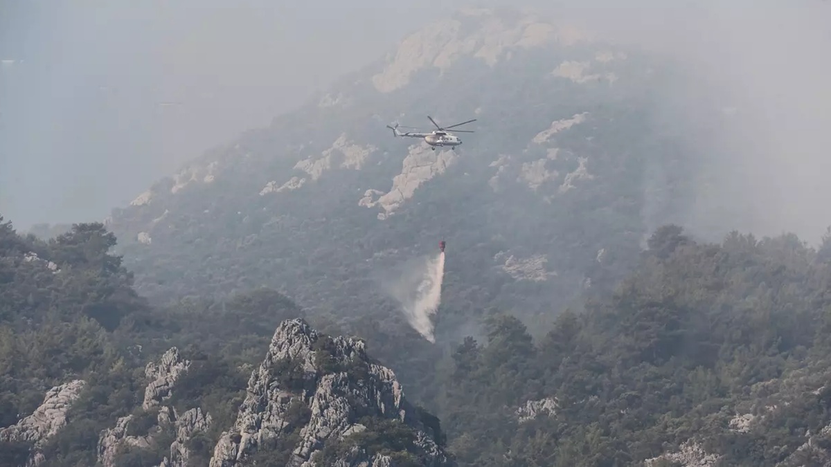 Mersinin Silifke ve Anamur İlçelerindeki Orman Yangınlarına Müdahaleler Devam Ediyor