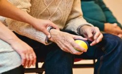 Alzheimer’da bu belirtilere dikkat: Günlük yaşamda küçük değişiklikler habercisi olabilir