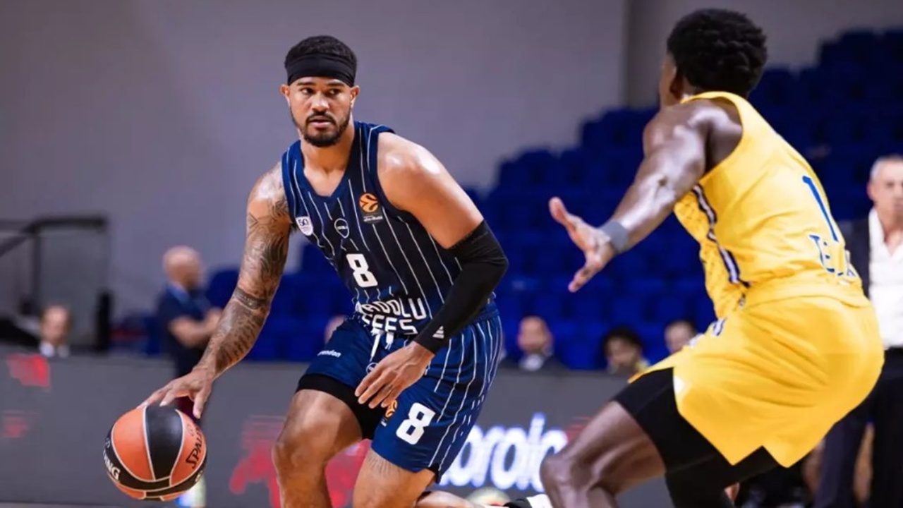 Anadolu Efes EuroLeague’e galibiyetle başladı! Maccabi Tel Aviv’i devirerek sezona hızlı giriş yaptı