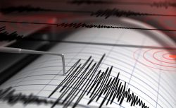 5,6 büyüklüğünde deprem oldu! Hasar gören evler var