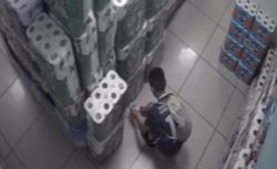 Bursa’da markette yangın çıkaran çocuk yakalanarak yurda teslim edildi