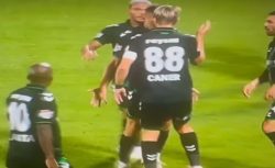 Caner Erkin takım arkadaşını tokatlayınca kırmızı kartla oyundan atıldı