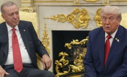 Cumhurbaşkanı Erdoğan ile Trump’ın Beyaz Saray Zirvesinde Sürpriz Detay: Rozet Mesajı mı Verdi?