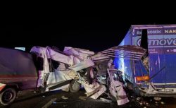 Mersin’de tarım işçilerini taşıyan minibüs TIR’a çarptı: 3 kişi hayatını kaybetti