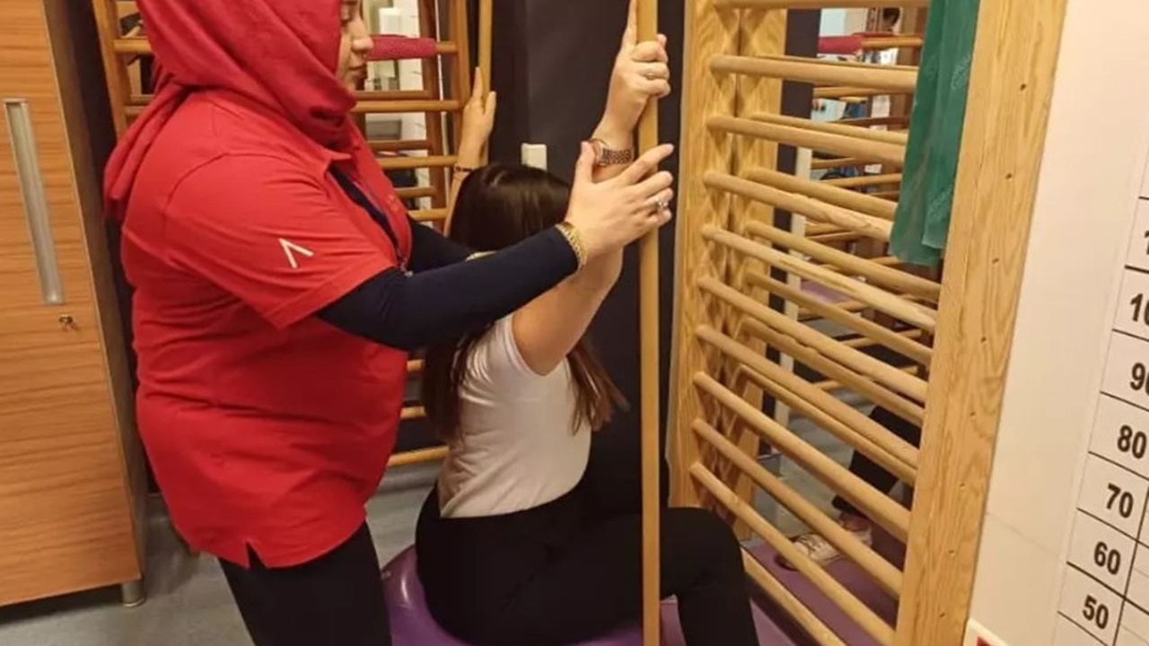 Skolyozda ameliyatsız tedavi seçeneği: “Schroth terapisi” ile omurga üç boyutlu düzeltiliyor