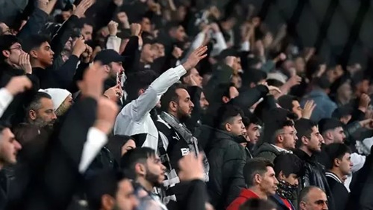 Beşiktaş taraftarı yenilginin biletini 3 futbolcuya kesti