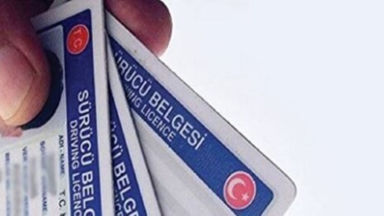 Eski tip ehliyet kullananlar için son sözü Bakan Yerlikaya söyledi