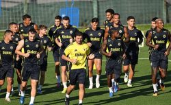Fenerbahçe’de peş peşe şok kararlar! Orta saha oyuncusu gidiyor