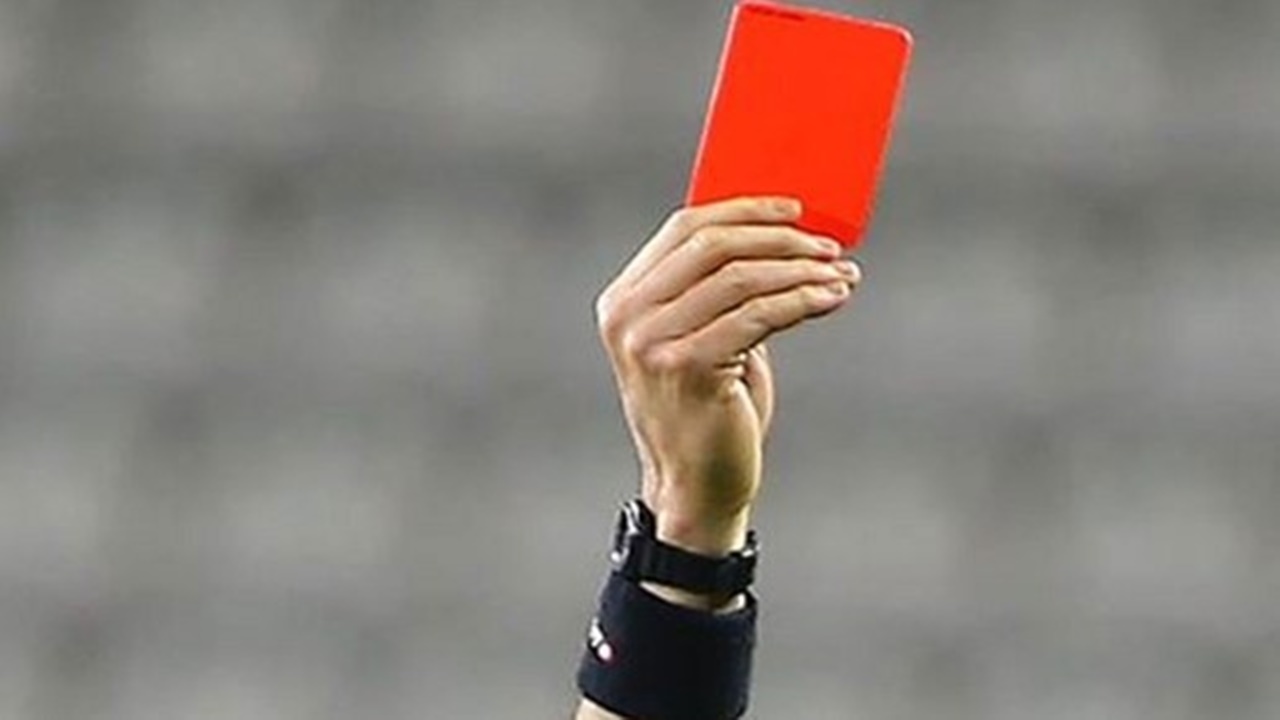 Galatasaray’a kırmızı kart şoku! RAMS Park’ta çok çekişmeli derbi