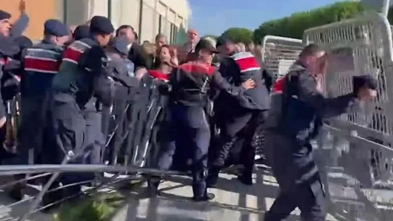 İmamoğlu hâkim karşısında! Duruşma öncesi arbede yaşandı