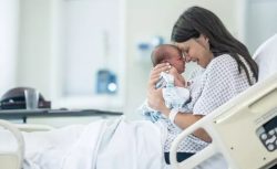 Kadın doğum uzmanı uyardı: Normal doğum anne ve bebek için daha sağlıklı