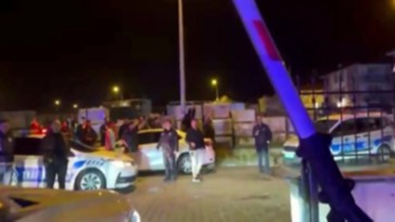 Karasu’da silahlı saldırı: 1 kişi öldü, 5 zanlı tutuklandı! O anlar kamerada