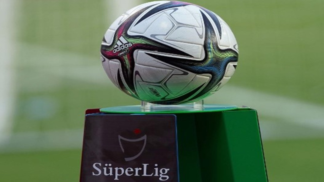 Süper Lig bugünkü maçlar! 4 takım sahaya çıkıyor