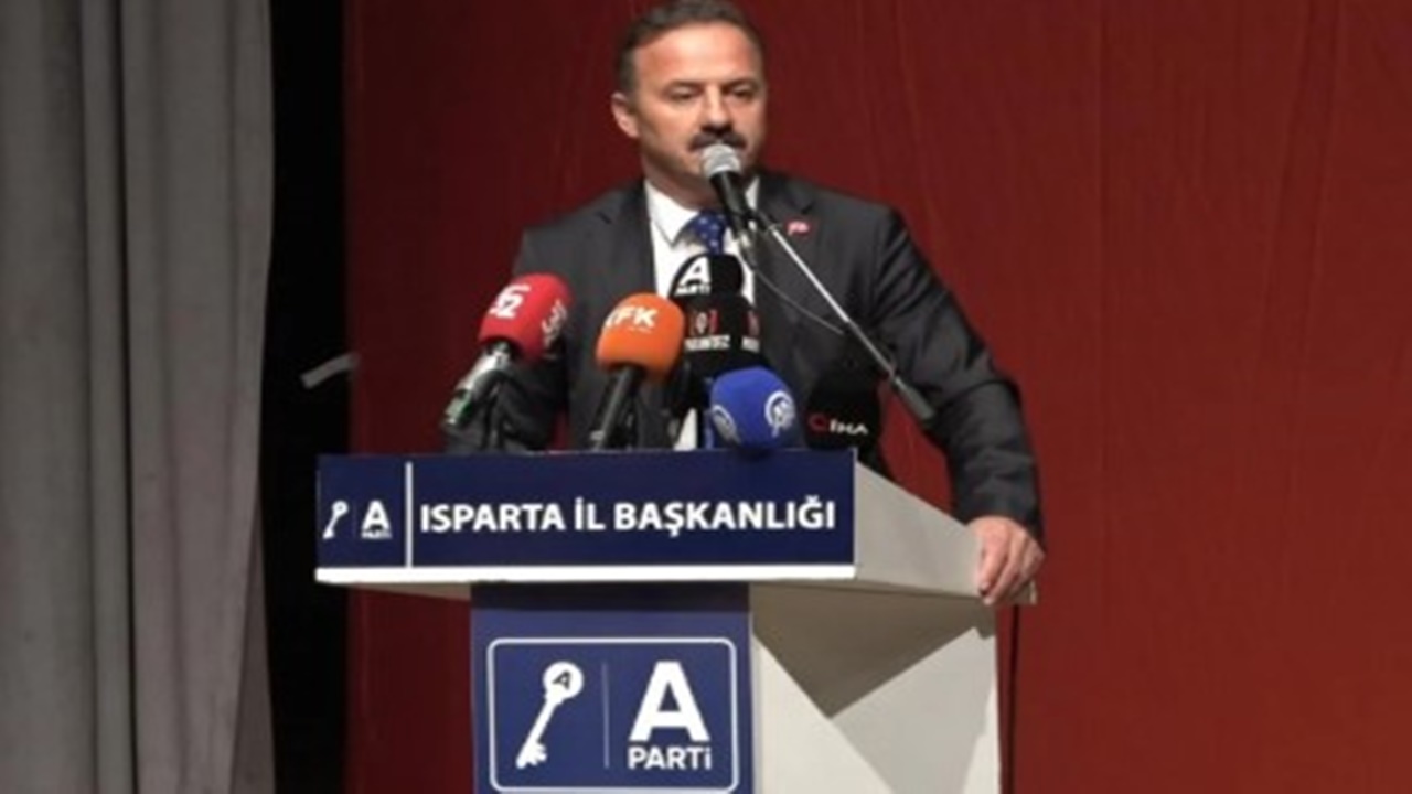 Yavuz Ağıralioğlu Isparta’da depreme yakalandı! Herkes verdiği tepkiyi konuşuyor